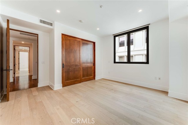 345 E Colorado Boulevard, Pasadena CA: https://media.crmls.org/medias/4e8788b3-d422-401b-b651-c6de8d2a1b86.jpg