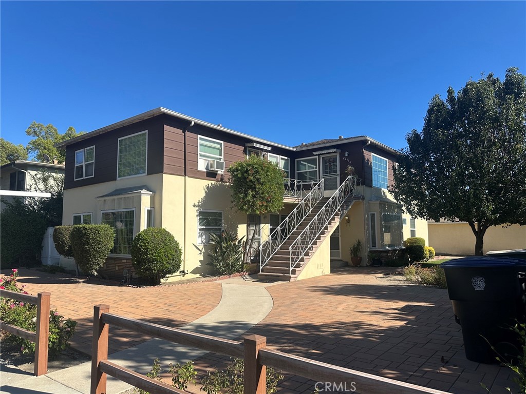 Quadruplex at 2208 W Victory
