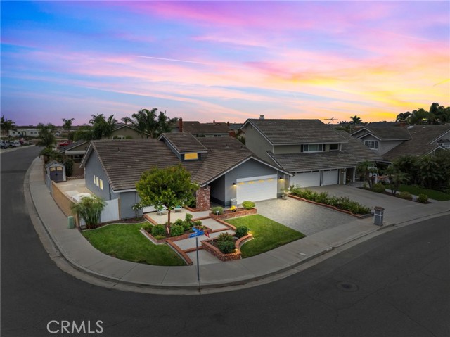 Detail Gallery Image 5 of 56 For 17701 Rainglen Ln, Huntington Beach,  CA 92649 - 3 Beds | 2 Baths