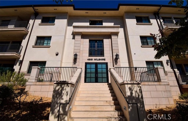 4661 Wilshire Boulevard, Hancock Park CA: https://media.crmls.org/medias/4e8a553a-ce78-4683-aed8-31bc30fb3abd.jpg