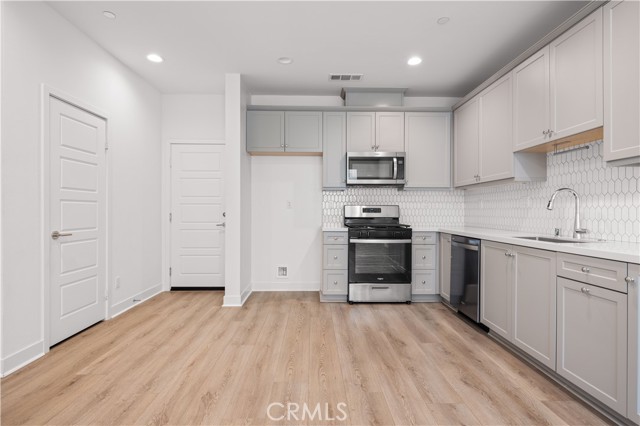 4016 E Peony Paseo, Ontario CA: https://media.crmls.org/medias/4e8a8f0d-eb20-49f9-a4c2-0bc0e3f46ac4.jpg
