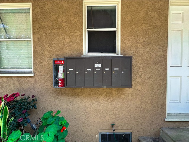 1436 S Holt Avenue, Los Angeles CA: https://media.crmls.org/medias/4e8ae669-1e4c-4aec-a1a2-1c09f23d258b.jpg