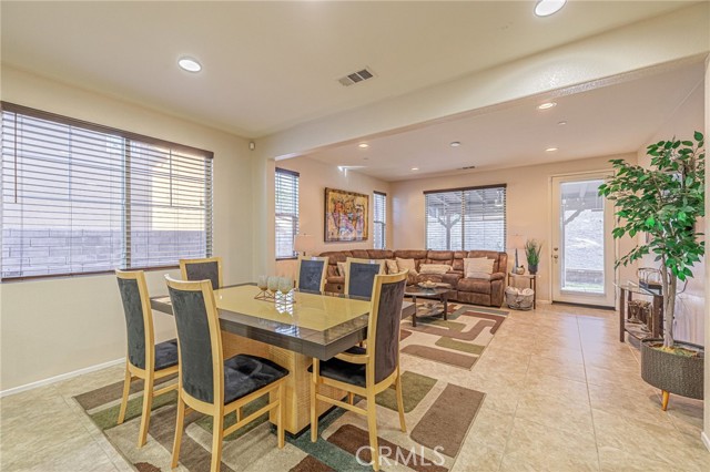 2534 Mapleleaf Terrace, Palmdale CA: https://media.crmls.org/medias/4e8b4eb8-4fc4-48fb-86cb-1db3891e504d.jpg