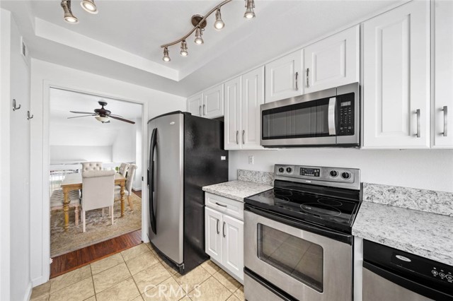 Detail Gallery Image 11 of 27 For 3218 Old Bridgeport Way, San Diego,  CA 92111 - 2 Beds | 2/1 Baths