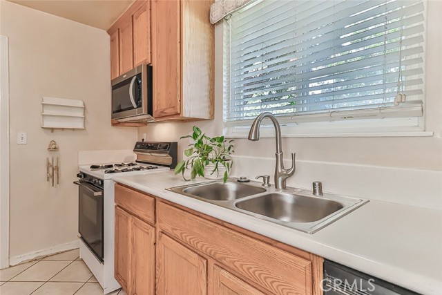 Detail Gallery Image 8 of 34 For 2212 Cordero Ave, Simi Valley,  CA 93065 - 3 Beds | 1/1 Baths