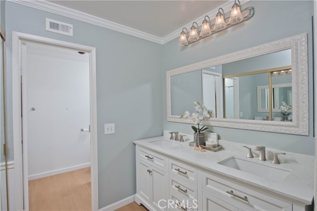 Image 20 of 32 For 12824 Woodley Avenue