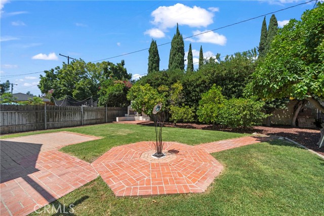 2404 N Poinsettia, Santa Ana CA: https://media.crmls.org/medias/4e8dcbba-4b86-4d7c-b4fa-d550005dc03b.jpg