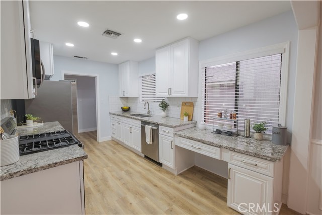 Detail Gallery Image 6 of 38 For 2545 Loomis St, Lakewood,  CA 90712 - 4 Beds | 2 Baths