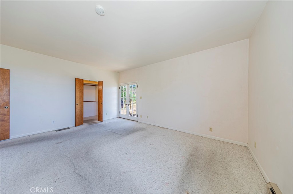 https://media.crmls.org/medias/4e8f084e-e600-4979-bb2f-6eaf6456dc08.jpg?preset=X-Large
