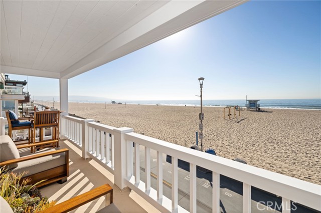 Detail Gallery Image 9 of 51 For 3205 the Strand, Hermosa Beach,  CA 90254 - 4 Beds | 3/1 Baths