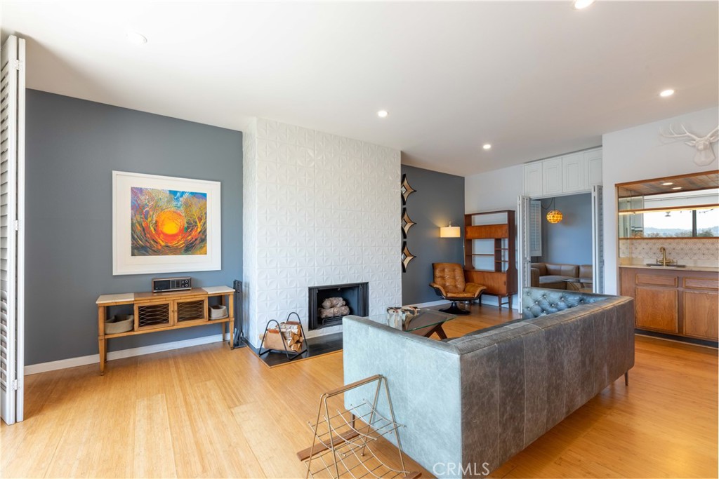 11322 Camarillo Street #204
