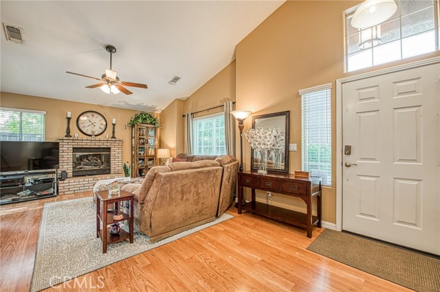 Detail Gallery Image 7 of 36 For 10668 N Lighthouse, Fresno,  CA 93730 - 3 Beds | 2/1 Baths