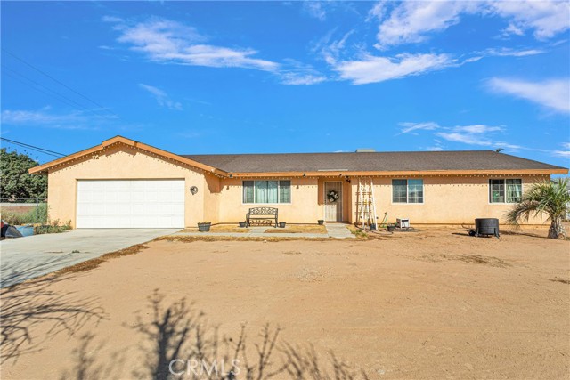 16817 Navajo Rd, Apple Valley, CA 92307