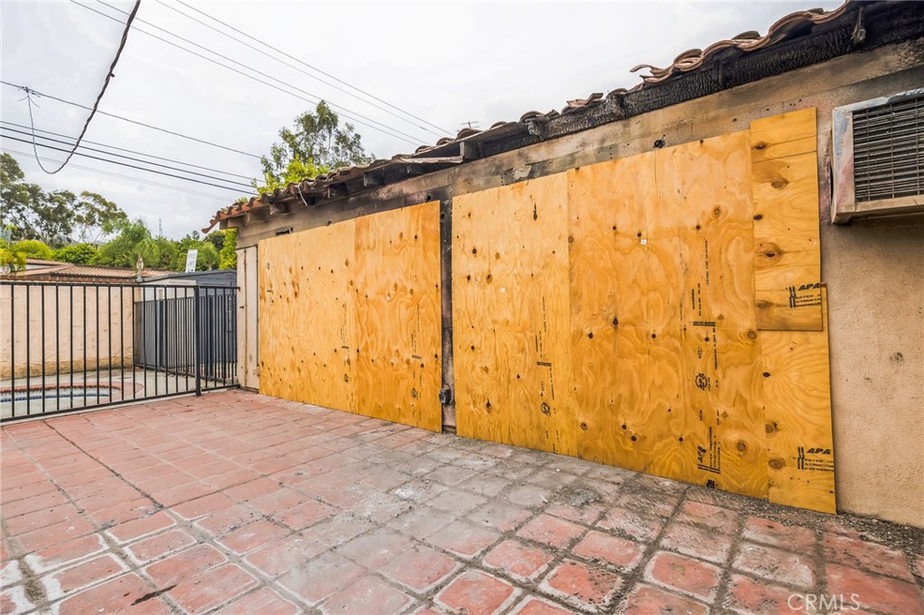 https://media.crmls.org/medias/4e90daec-ec50-4132-963e-e2265569b922.jpg?preset=X-Large
