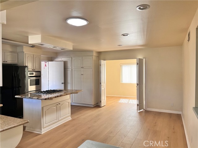 Detail Gallery Image 4 of 22 For 10961 Key West, Porter Ranch,  CA 91326 - 4 Beds | 2 Baths