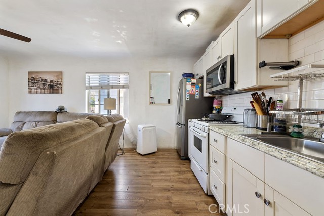 182 E McFarlane Street, Ventura CA: https://media.crmls.org/medias/4e91f26d-ed26-41fa-9633-b6e5ac3a0f30.jpg
