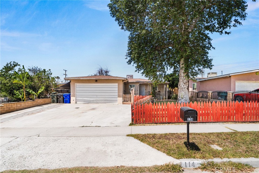 114 S Tamarisk