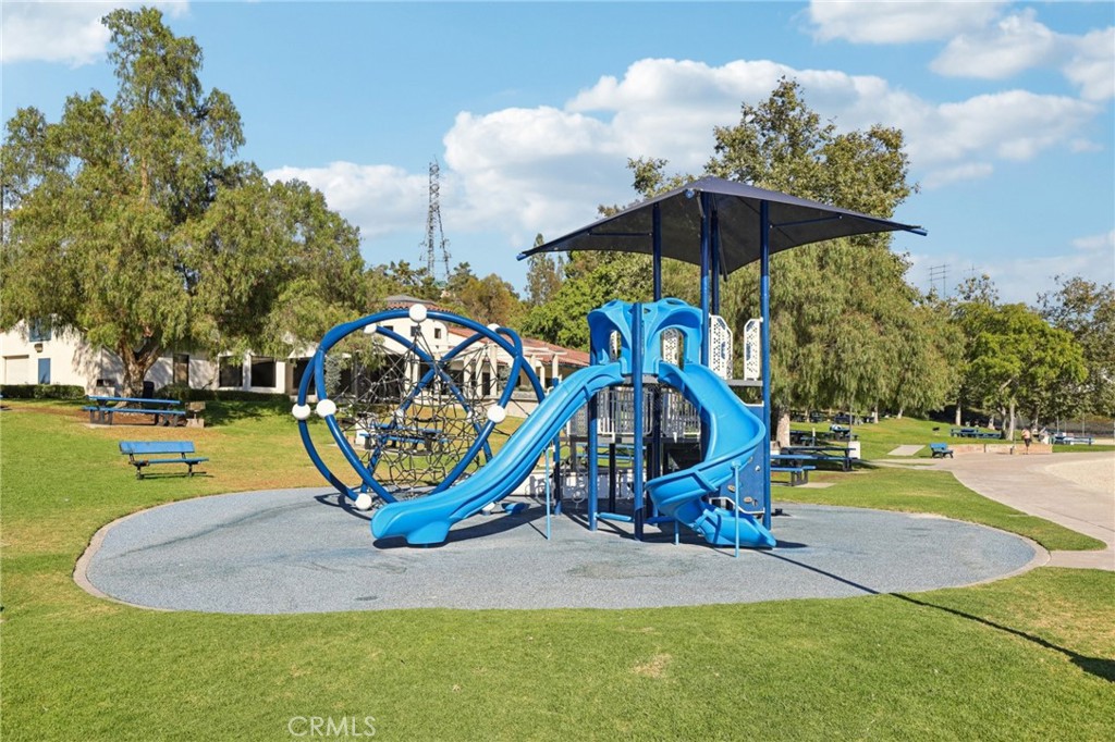 https://media.crmls.org/medias/4e93e73b-9fa6-46fd-946c-645466f5f266.jpg?preset=X-Large