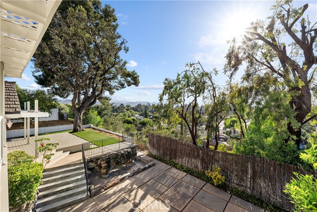 Detail Gallery Image 3 of 51 For 949 Falmouth St, Thousand Oaks,  CA 91362 - 4 Beds | 3/1 Baths