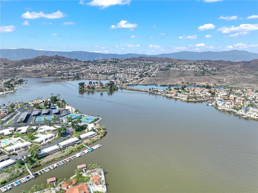 https://media.crmls.org/medias/4e9464cf-75d3-4d2d-8a13-913170cb517e.jpg?preset=X-Large