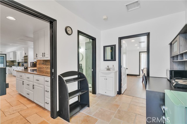 Detail Gallery Image 15 of 44 For 5067 Arundel Drive, Woodland Hills,  CA 91364 - 5 Beds | 4/1 Baths