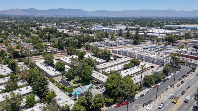 17061 Roscoe Boulevard, Northridge CA: https://media.crmls.org/medias/4e94f8d8-4d7b-4288-bf0e-a05f01d6ead0.jpg