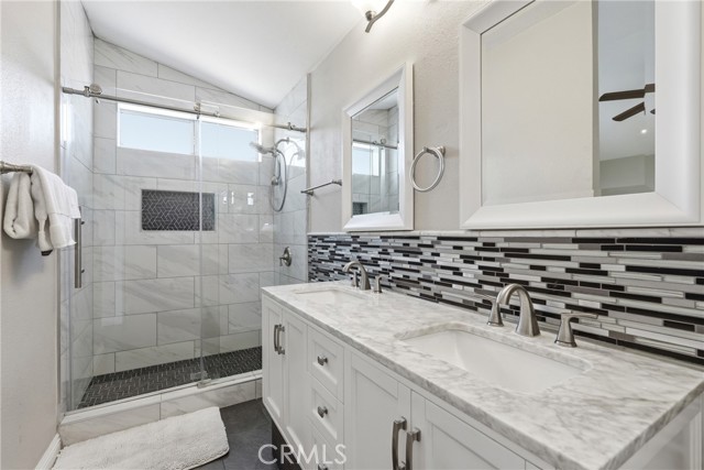 Detail Gallery Image 16 of 28 For 10105 S Main St, Los Angeles,  CA 90003 - 3 Beds | 2/1 Baths