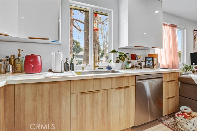 7443 Oakdale Avenue, Winnetka CA: https://media.crmls.org/medias/4e975b0f-fcbb-4063-8fb1-9a4e40180151.jpg