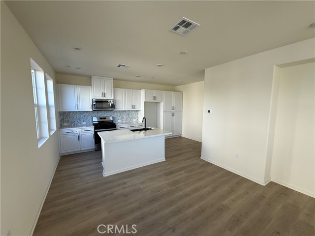 Detail Gallery Image 5 of 22 For 16365 Sandpiper Ave, Chino,  CA 91708 - 3 Beds | 3 Baths