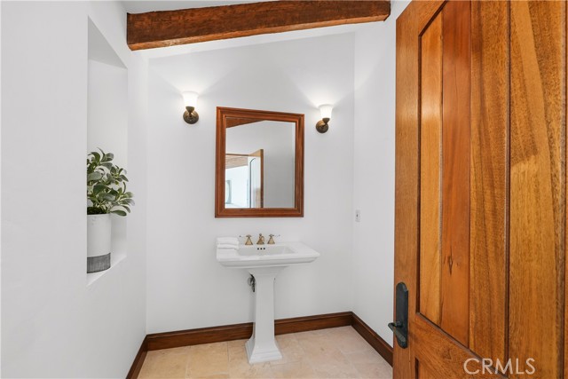 2516 Temple Hills Drive, Laguna Beach CA: https://media.crmls.org/medias/4e9a49d7-2c46-4859-9358-a7b912d47a6f.jpg