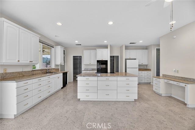 Detail Gallery Image 11 of 65 For 29886 Bahia Dr, Canyon Lake,  CA 92587 - 3 Beds | 2 Baths