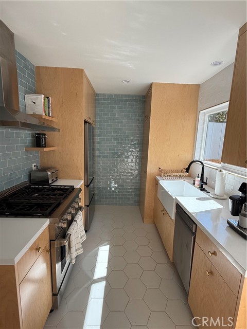 Detail Gallery Image 6 of 19 For 633 Grant, Santa Monica,  CA 90405 - 2 Beds | 2 Baths