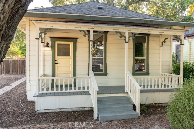 Detail Gallery Image 3 of 30 For 1705 Oak St, Paso Robles,  CA 93446 - 3 Beds | 2 Baths