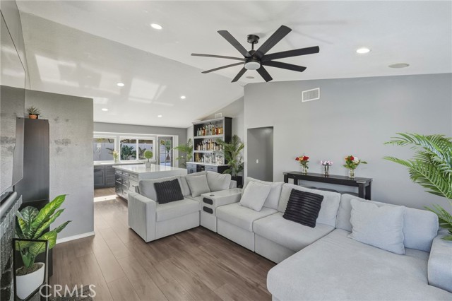 Detail Gallery Image 9 of 23 For 27630 Hartford Ave, Castaic,  CA 91384 - 3 Beds | 2 Baths