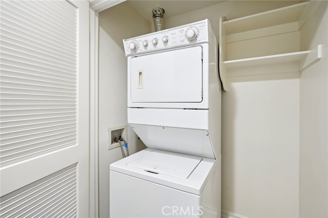 15206 Burbank Boulevard, Sherman Oaks CA: https://media.crmls.org/medias/4e9d660f-9f5c-466c-91a8-b4b34e1d714c.jpg