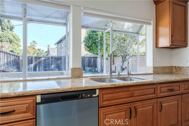 Detail Gallery Image 10 of 31 For 4 Carrol Ave, Irvine,  CA 92614 - 4 Beds | 2/1 Baths