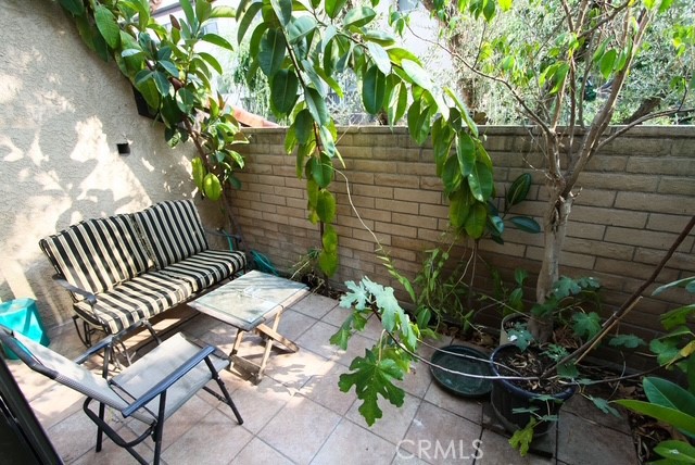 Detail Gallery Image 18 of 21 For 21820 Marylee St #225,  Woodland Hills,  CA 91367 - 3 Beds | 2/1 Baths