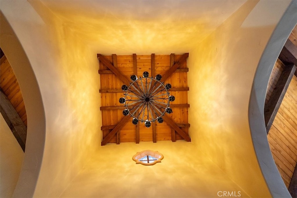 https://media.crmls.org/medias/4e9f4236-b2ca-4c63-99de-7d8e82438bbb.jpg?preset=X-Large