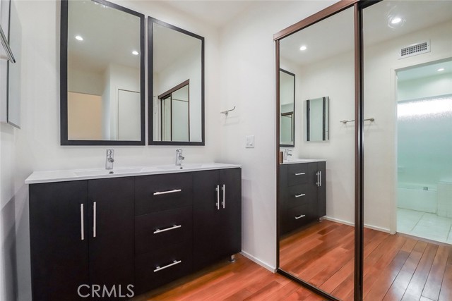 Detail Gallery Image 20 of 31 For 21500 Califa St #135,  Woodland Hills,  CA 91367 - 2 Beds | 2 Baths