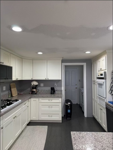 Detail Gallery Image 2 of 4 For 2418 Harriman a,  Redondo Beach,  CA 90278 - 1 Beds | 1 Baths