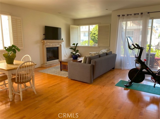 Detail Gallery Image 3 of 32 For 1241 S Westgate Ave #202,  Los Angeles,  CA 90025 - 3 Beds | 2/1 Baths