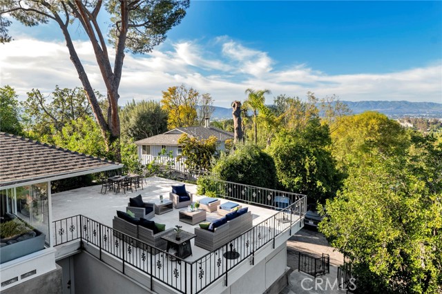 5187 Llano Drive, Woodland Hills CA: https://media.crmls.org/medias/4ea1264c-359d-48a8-b5a4-770079ba44de.jpg