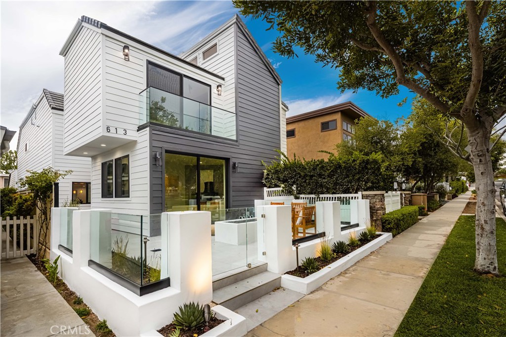 613 Carnation Avenue, Corona del Mar, CA 92625