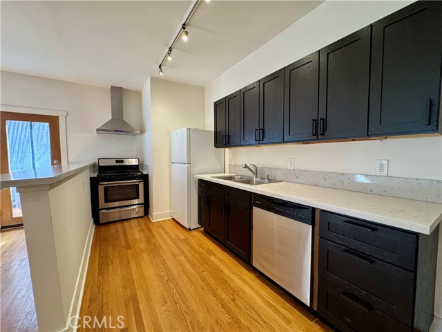 Detail Gallery Image 5 of 13 For 1216 N Kenmore Ave #3,  Los Angeles,  CA 90029 - 2 Beds | 1/1 Baths