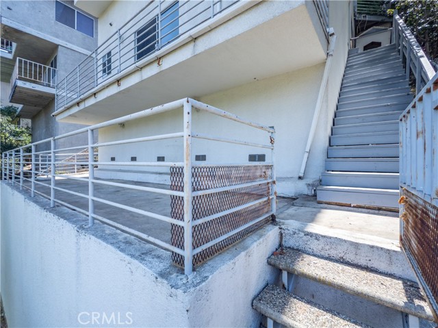 728 Quail Drive, Los Angeles CA: https://media.crmls.org/medias/4ea1aee4-d0bd-4c86-aaee-37f85b230000.jpg