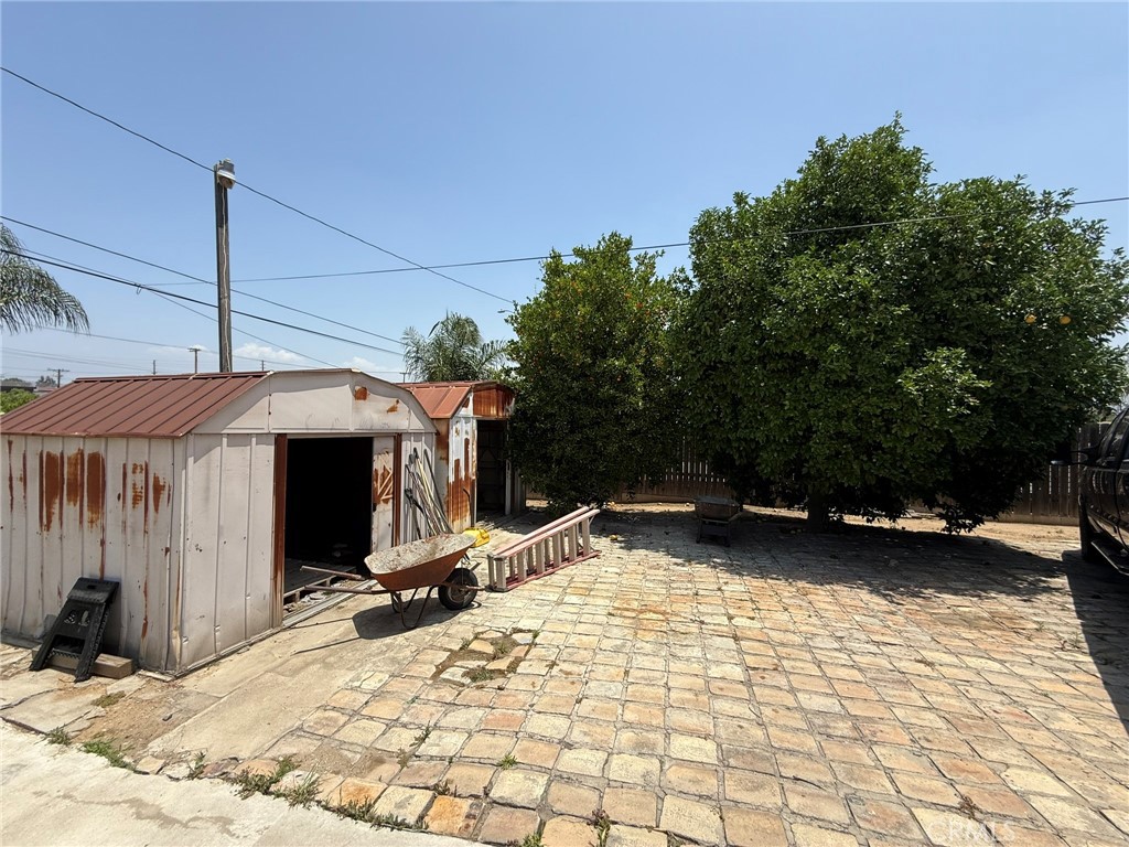https://media.crmls.org/medias/4ea1d83d-a302-4e4d-937c-802fb5771f2a.jpg?preset=X-Large