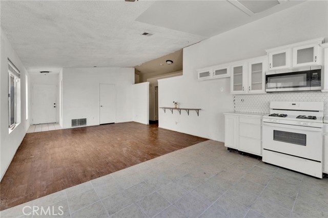 Detail Gallery Image 11 of 30 For 23865 Parkland Ave, Moreno Valley,  CA 92557 - 3 Beds | 2 Baths