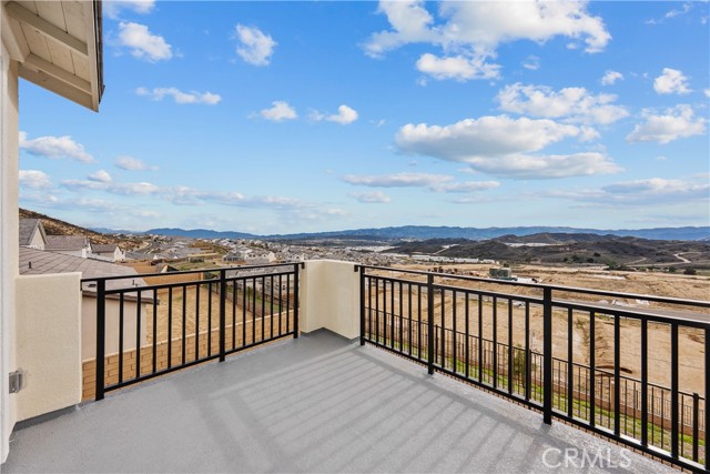 Detail Gallery Image 7 of 7 For 28908 Saddle Cir, Castaic,  CA 91384 - 4 Beds | 3 Baths