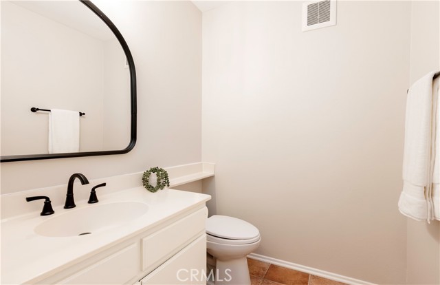 Detail Gallery Image 14 of 31 For 121 S Lucia Ave #7,  Redondo Beach,  CA 90277 - 3 Beds | 2/1 Baths