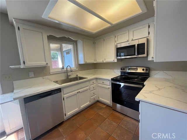 Detail Gallery Image 6 of 22 For 1110 W 8th Ave #4,  Chico,  CA 95926 - 3 Beds | 2 Baths